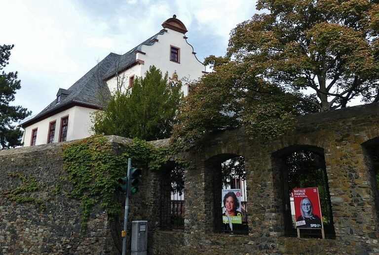 SCHLOSS OBERMÖRLEN (Rathaus) waterclerkontour